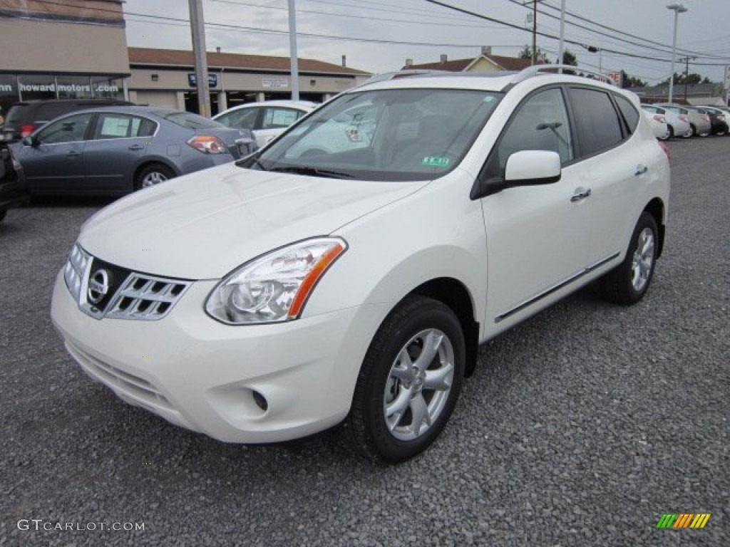 2011 Rogue SV AWD - Pearl White / Gray photo #3