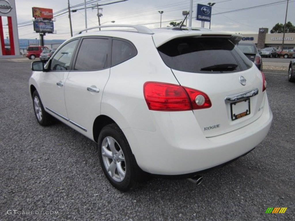 2011 Rogue SV AWD - Pearl White / Gray photo #4