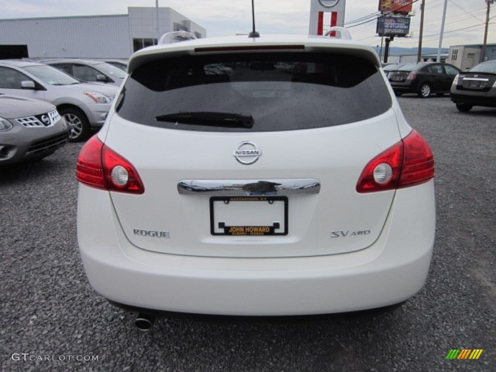 2011 Rogue SV AWD - Pearl White / Gray photo #5