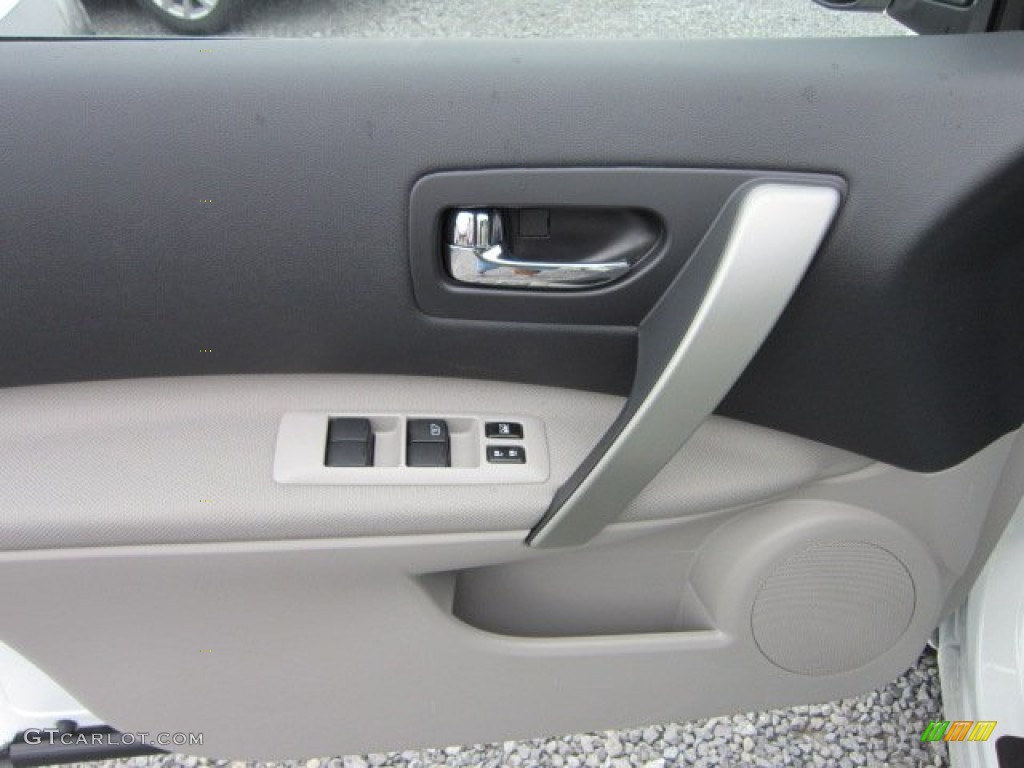 2011 Rogue SV AWD - Pearl White / Gray photo #16