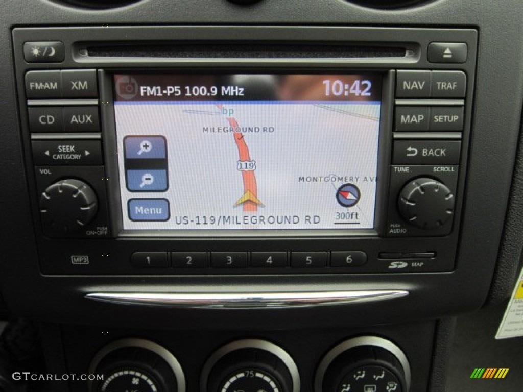 2011 Rogue SV AWD - Pearl White / Gray photo #19