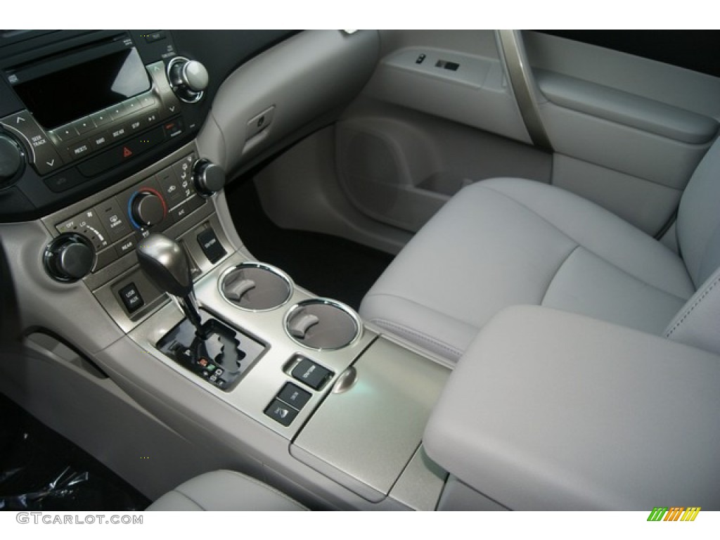 Ash Interior 2012 Toyota Highlander SE 4WD Photo #53376101