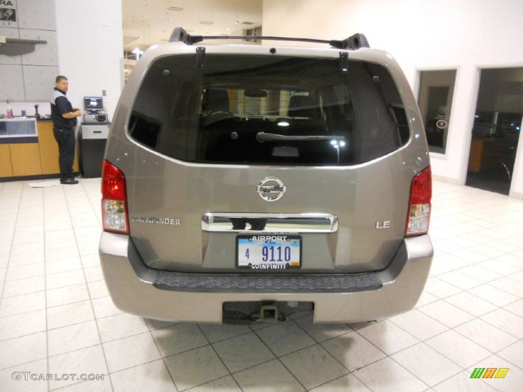 2006 Pathfinder LE 4x4 - Granite Metallic / Desert photo #6