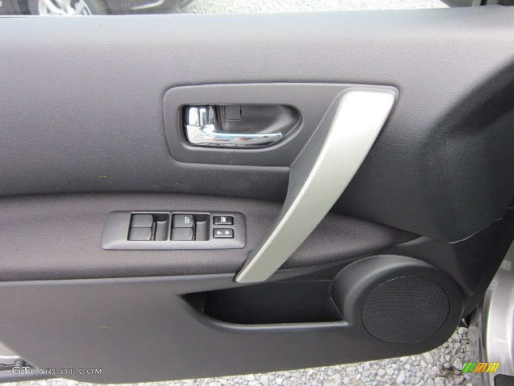 2011 Rogue SV AWD - Platinum Graphite / Black photo #16