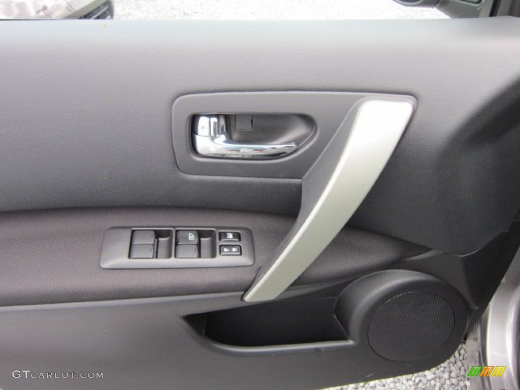 2011 Rogue SV AWD - Platinum Graphite / Black photo #16
