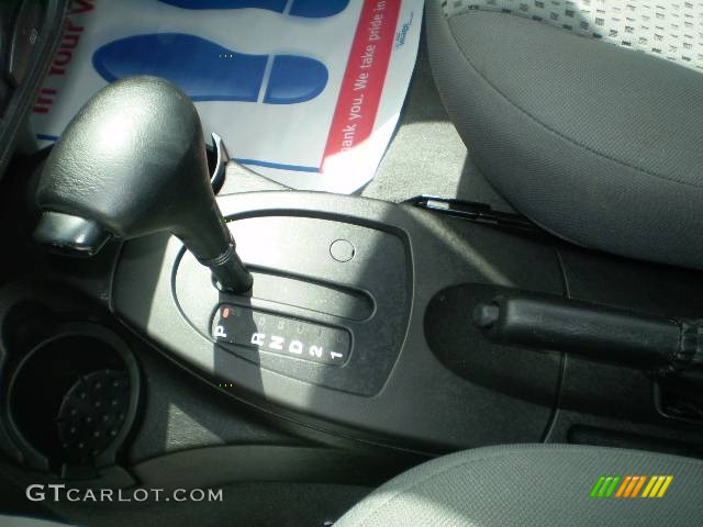 2007 Focus ZX4 SE Sedan - CD Silver Metallic / Charcoal/Light Flint photo #30