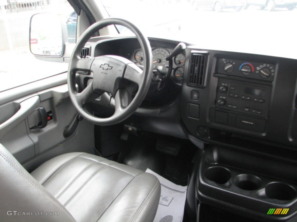 2007 Chevrolet Express LS 1500 Passenger Van Medium Pewter Dashboard Photo #53381996