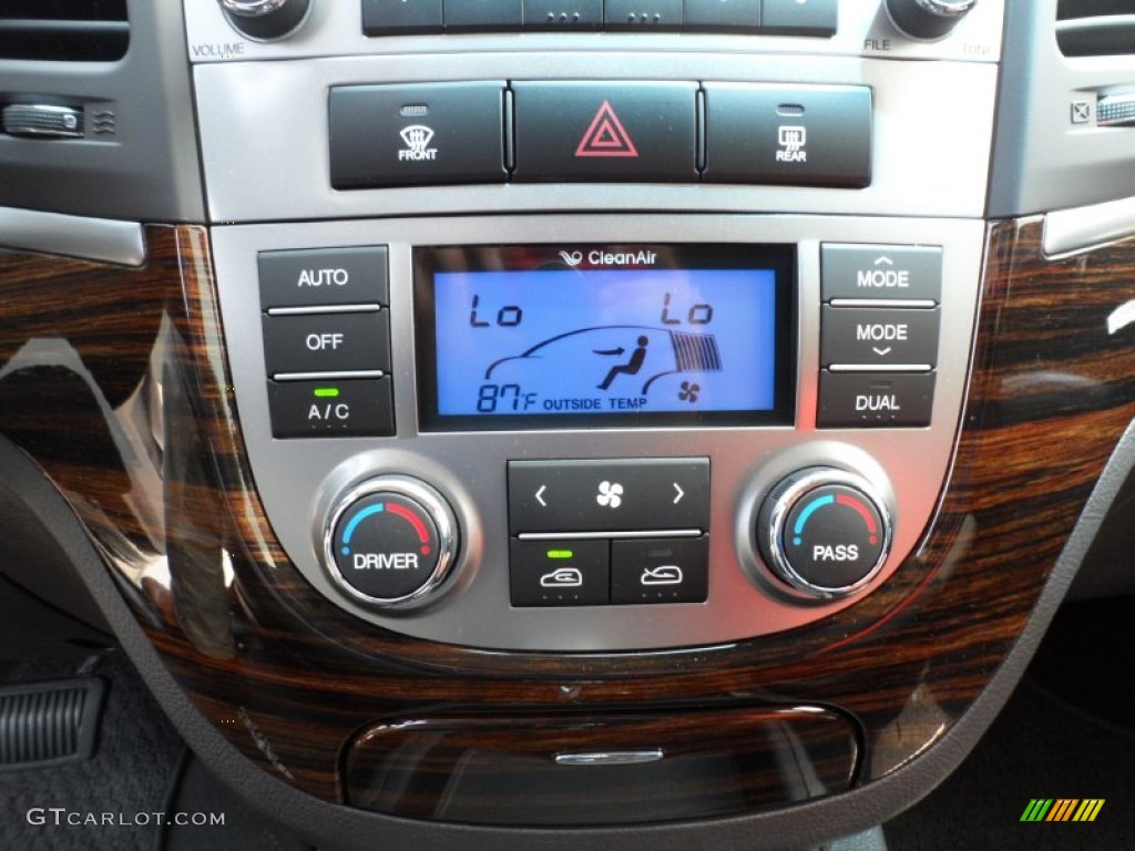 2012 Hyundai Santa Fe Limited V6 Controls Photo #53382113
