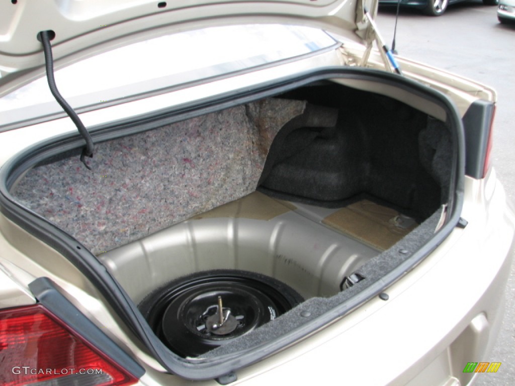 2004 Dodge Stratus SE Sedan Trunk Photos