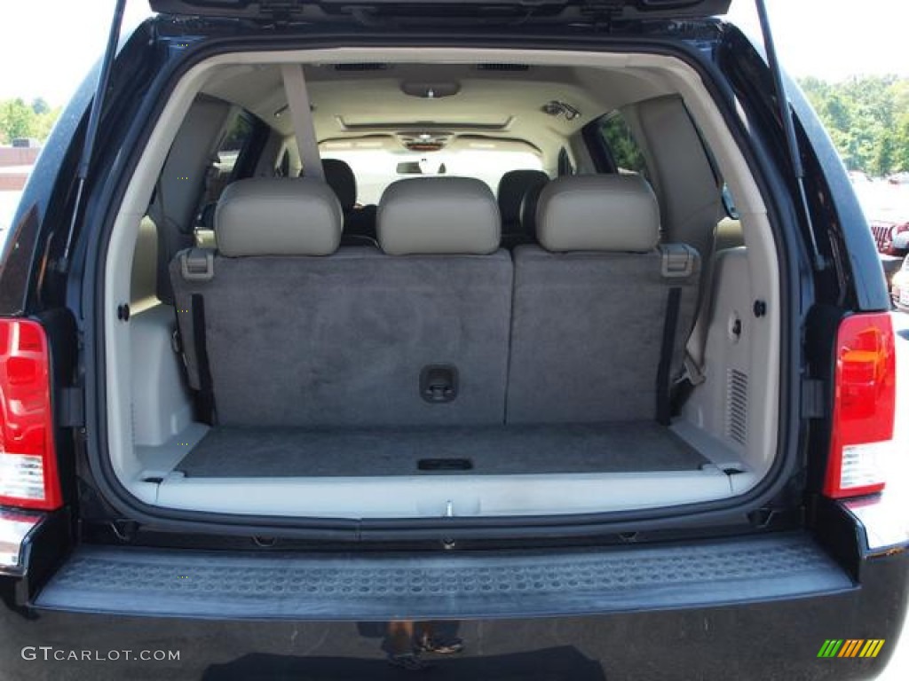 2008 Chrysler Aspen Limited Trunk Photo #53386997