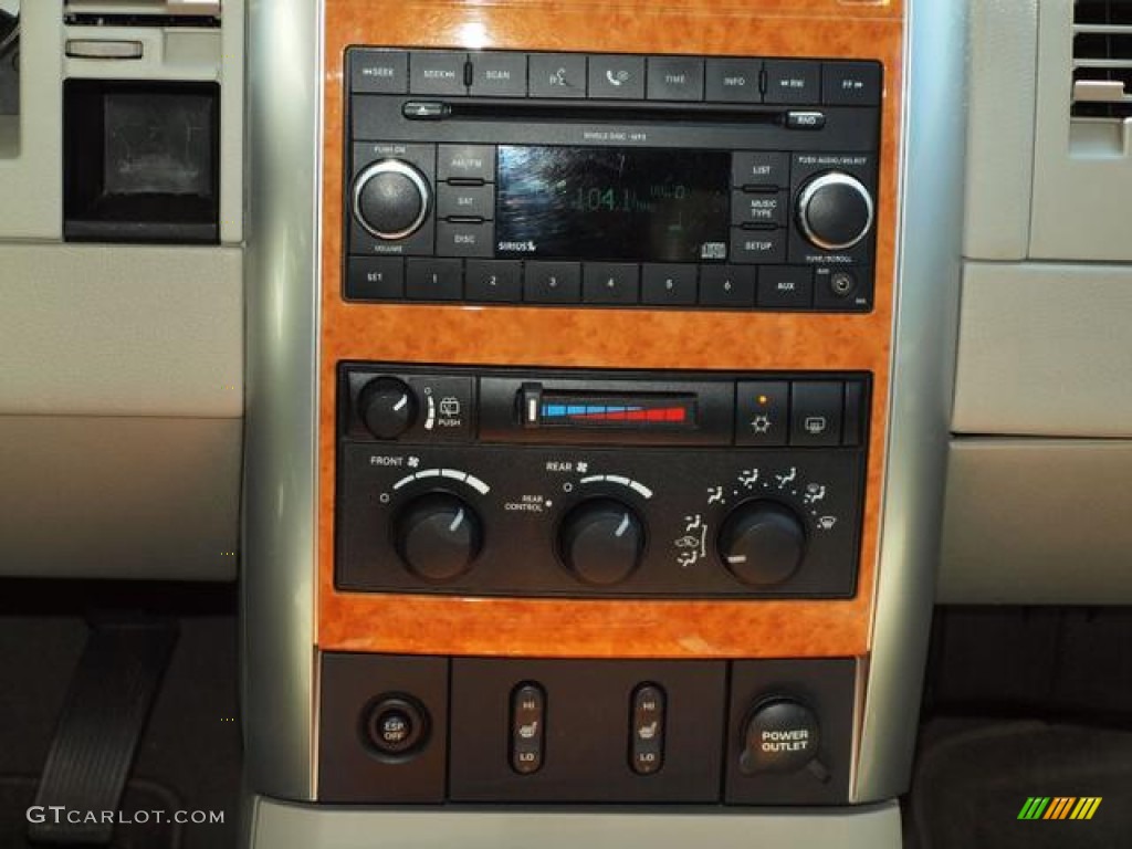 2008 Chrysler Aspen Limited Audio System Photo #53387099