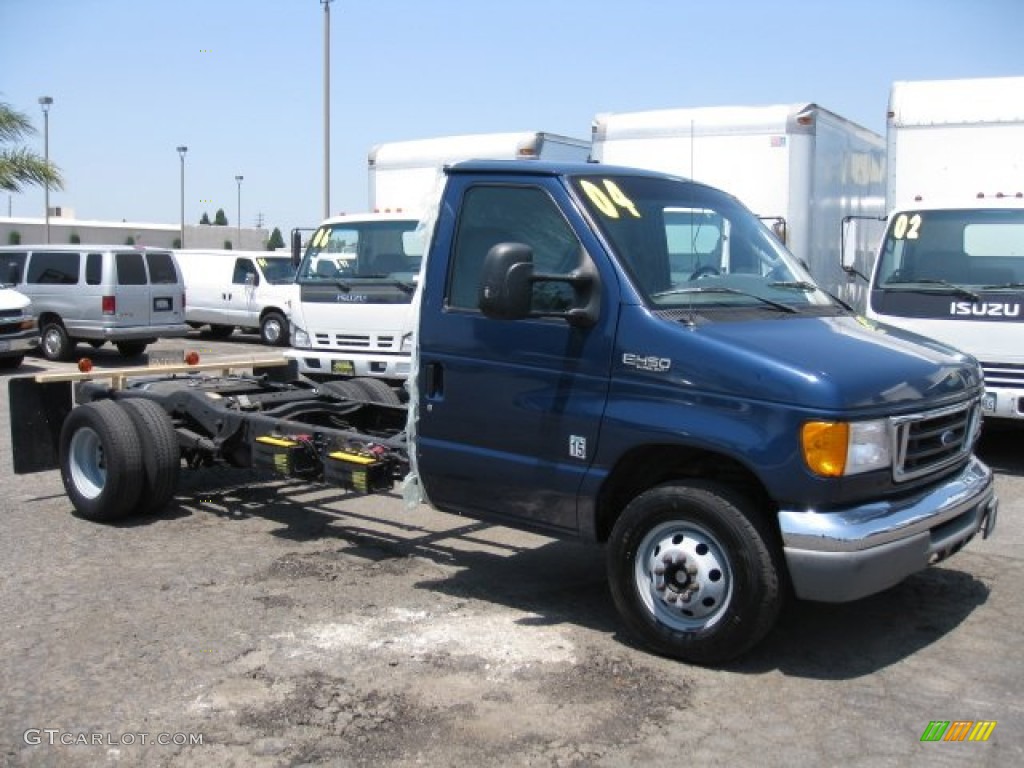 2004 E Series Cutaway E450 Chassis - Dark Blue Pearl / Medium Flint photo #1