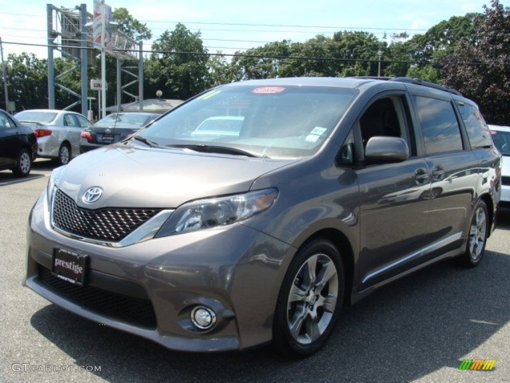 2011 Sienna SE - Predawn Gray Mica / Dark Charcoal photo #3