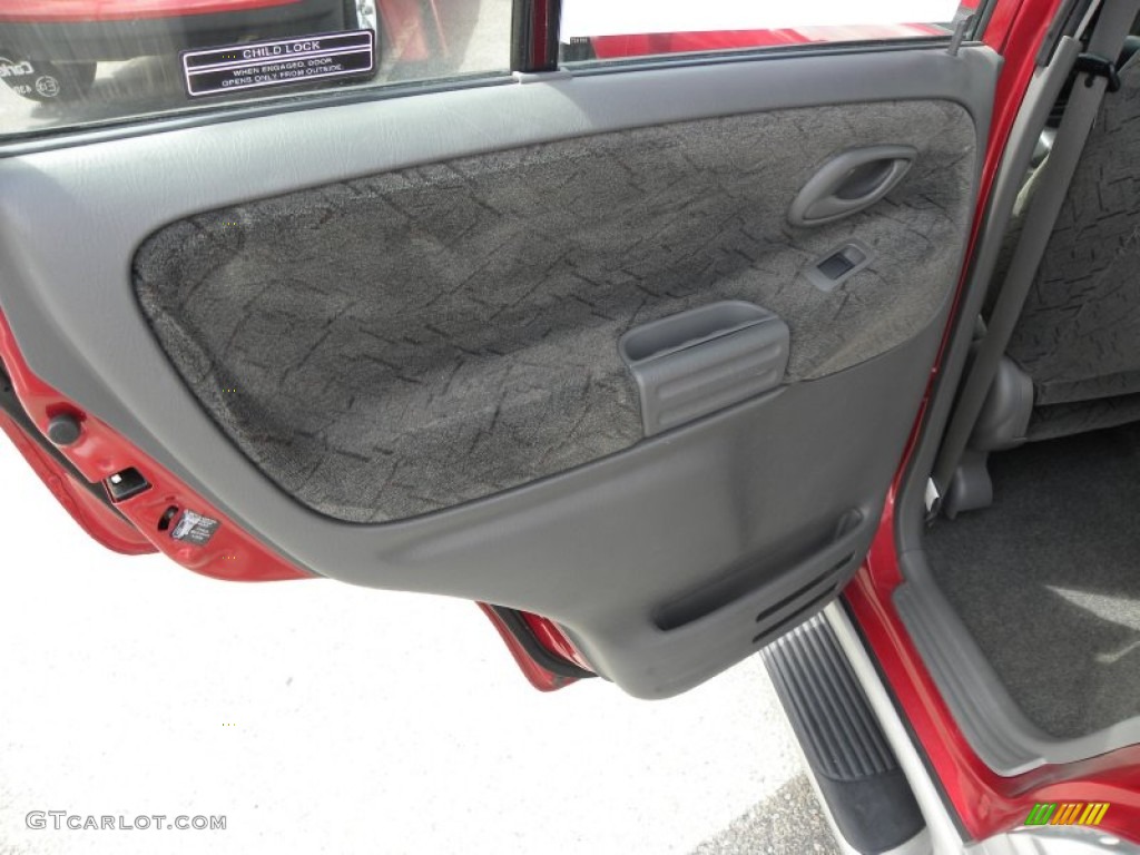2001 Chevrolet Tracker LT Hardtop Medium Gray Door Panel Photo #53389640