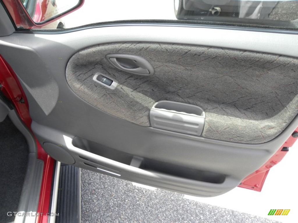 2001 Chevrolet Tracker LT Hardtop Medium Gray Door Panel Photo #53389670