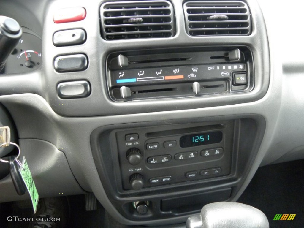 2001 Chevrolet Tracker LT Hardtop Controls Photo #53389841