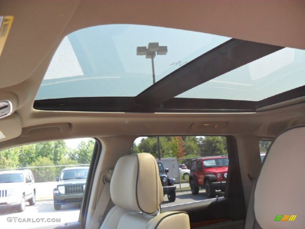 2012 Jeep Grand Cherokee Overland Sunroof Photo #53389844