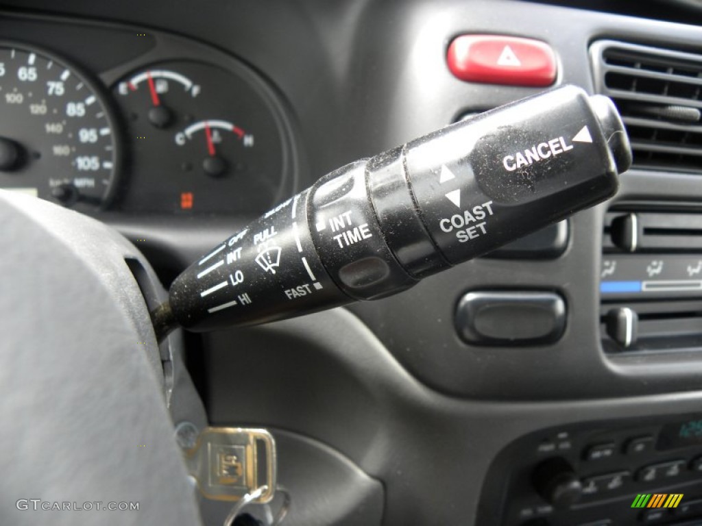2001 Chevrolet Tracker LT Hardtop Controls Photo #53389856