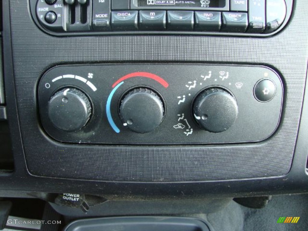 2004 Dodge Dakota SLT Quad Cab Controls Photo #53390063