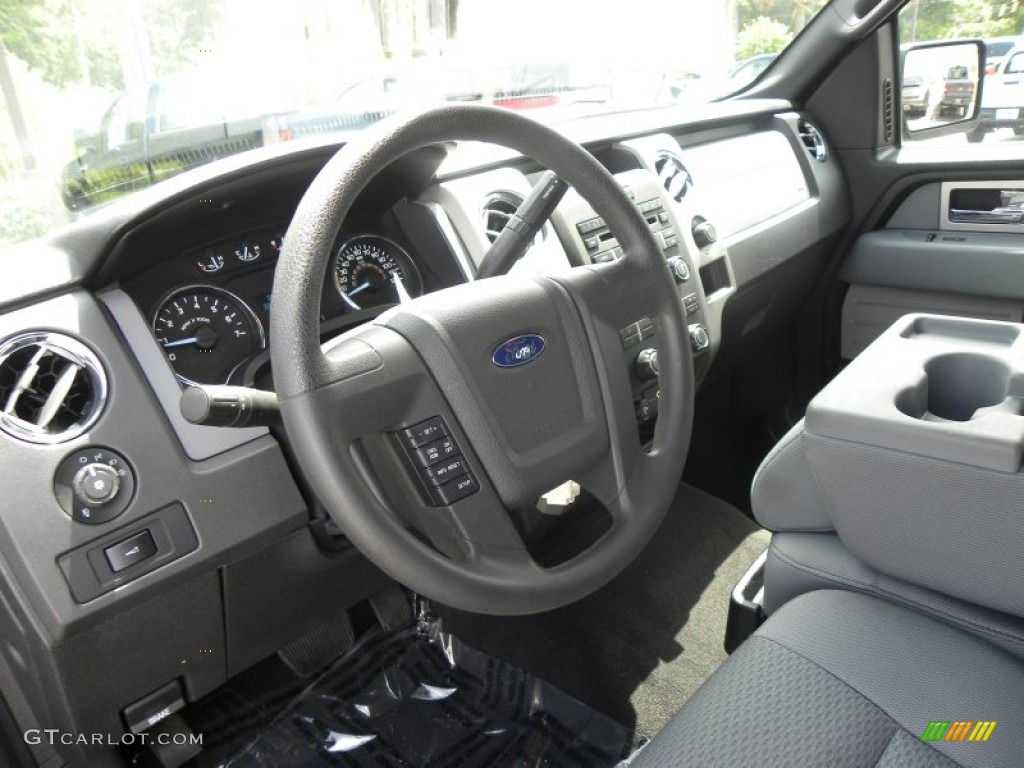 2005 Ford F150 XLT SuperCab Medium Flint Grey Steering Wheel Photo #53390306