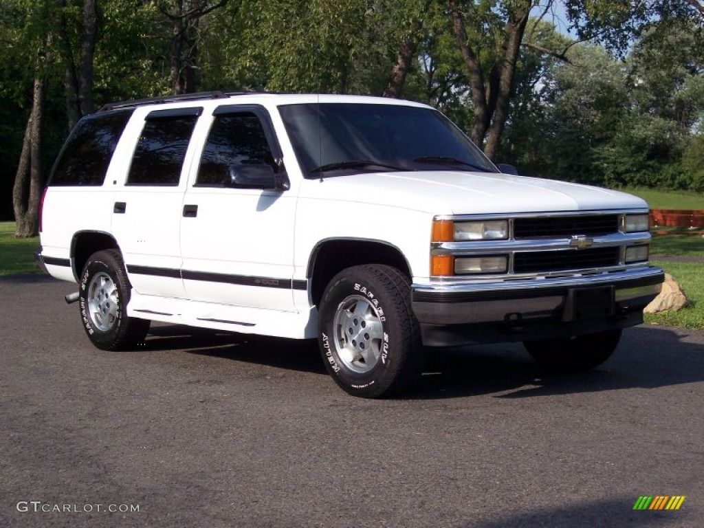 1995 Tahoe LT 4x4 - Summit White / Burgundy photo #1