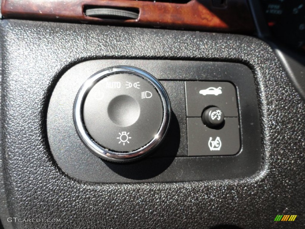 2011 Chevrolet Impala LS Controls Photos