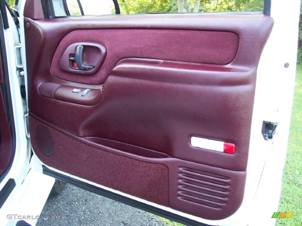 1995 Chevrolet Tahoe LT 4x4 Burgundy Door Panel Photo #53393927