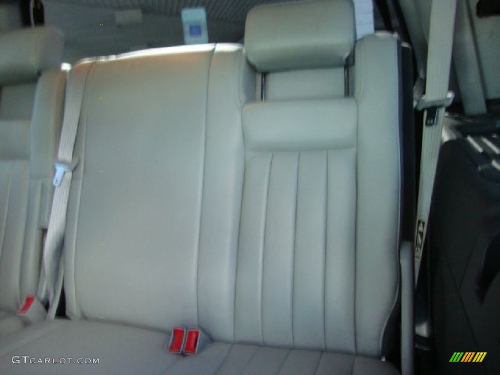 2004 Navigator Luxury - Black Clearcoat / Dove Grey photo #13