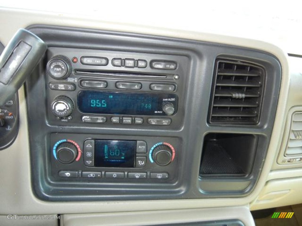 2004 Chevrolet Suburban 1500 LT Controls Photo #53394926