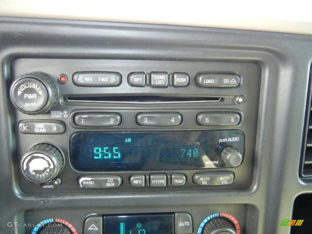 2004 Chevrolet Suburban 1500 LT Audio System Photos