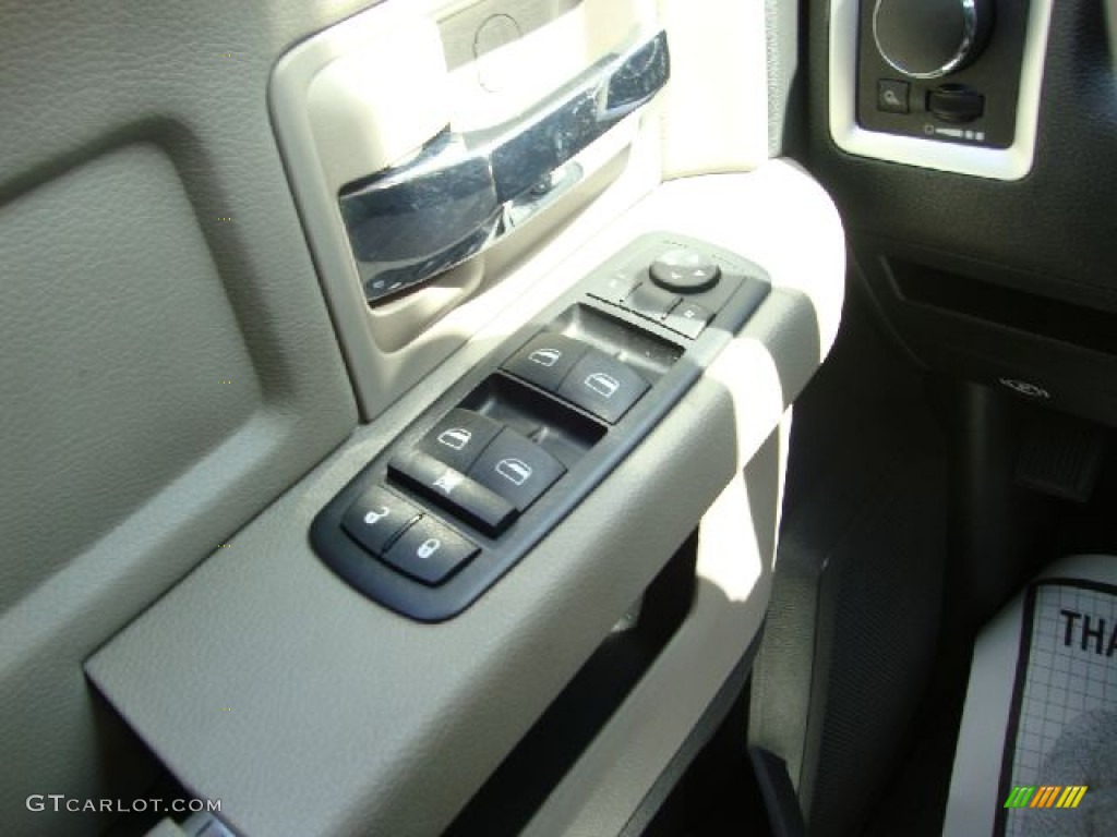 2011 Ram 1500 SLT Quad Cab - Bright White / Dark Slate Gray/Medium Graystone photo #25
