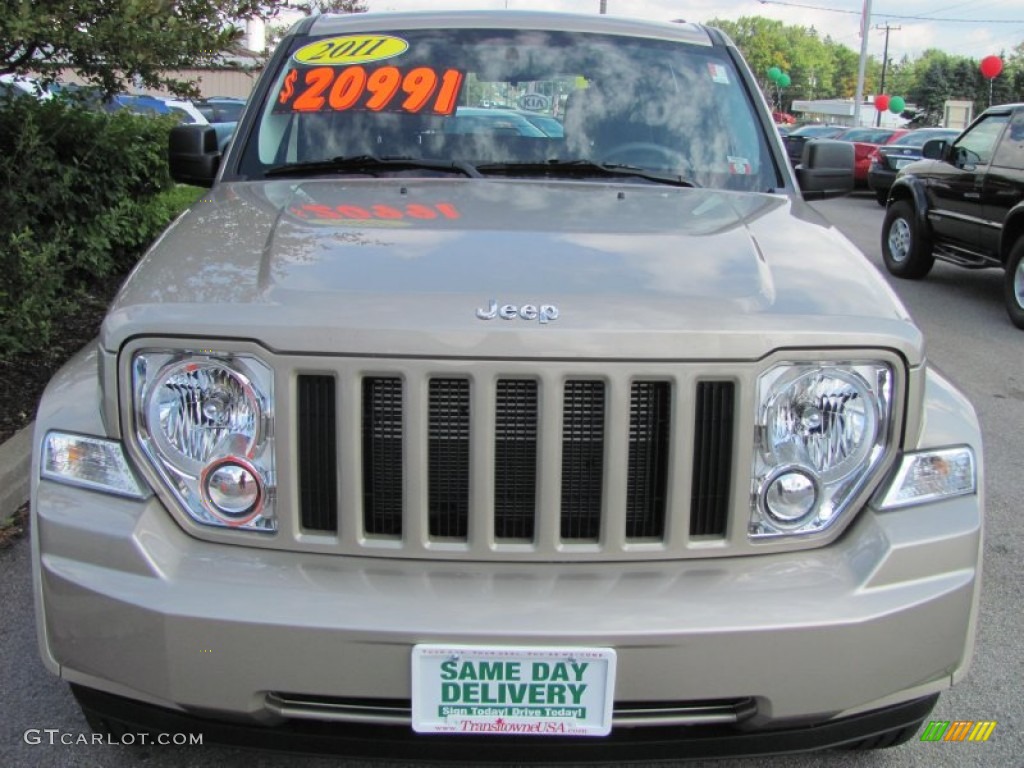 2011 Liberty Sport 4x4 - Light Sandstone Metallic / Dark Slate Gray photo #18