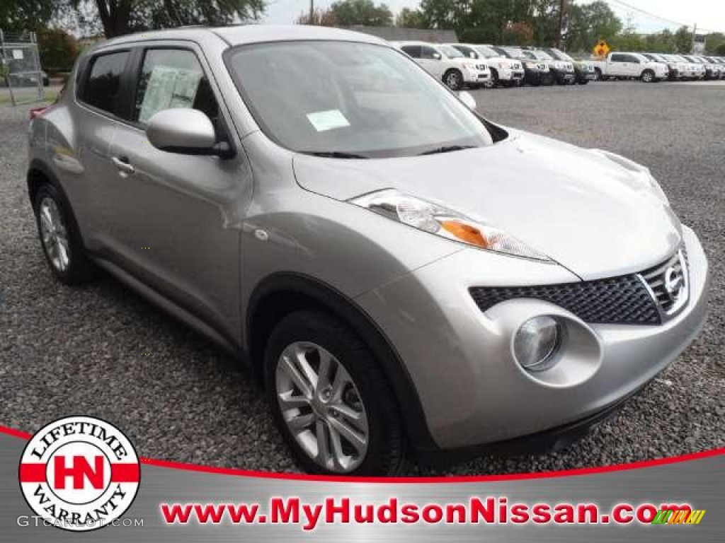 2011 Juke SV - Chrome Silver / Black/Silver Trim photo #1