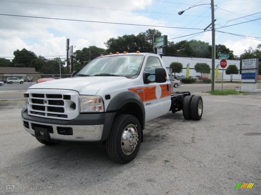 2005 F450 Super Duty XL Regular Cab Chassis - Oxford White / Medium Flint photo #1