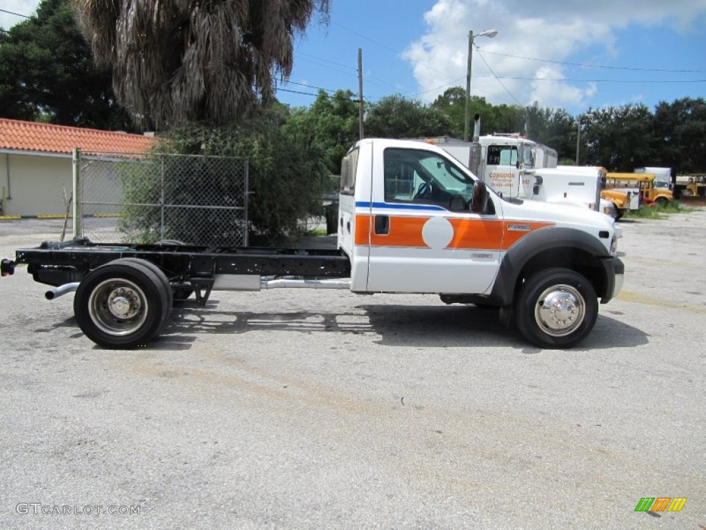 2005 F450 Super Duty XL Regular Cab Chassis - Oxford White / Medium Flint photo #8