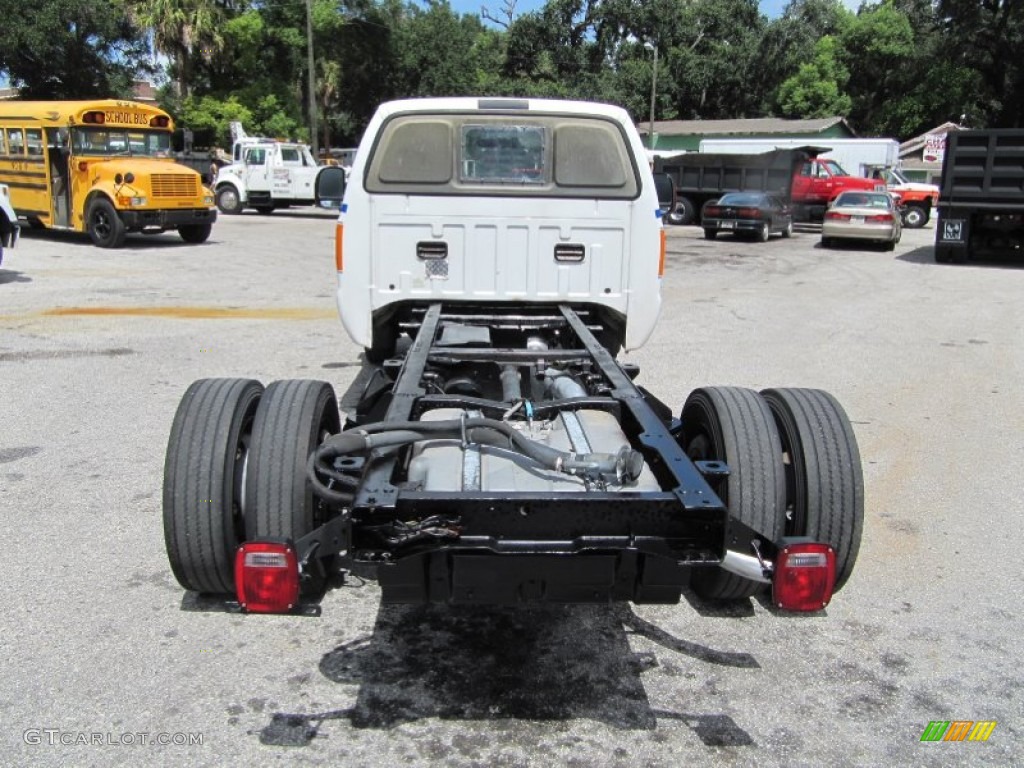 2005 F450 Super Duty XL Regular Cab Chassis - Oxford White / Medium Flint photo #12