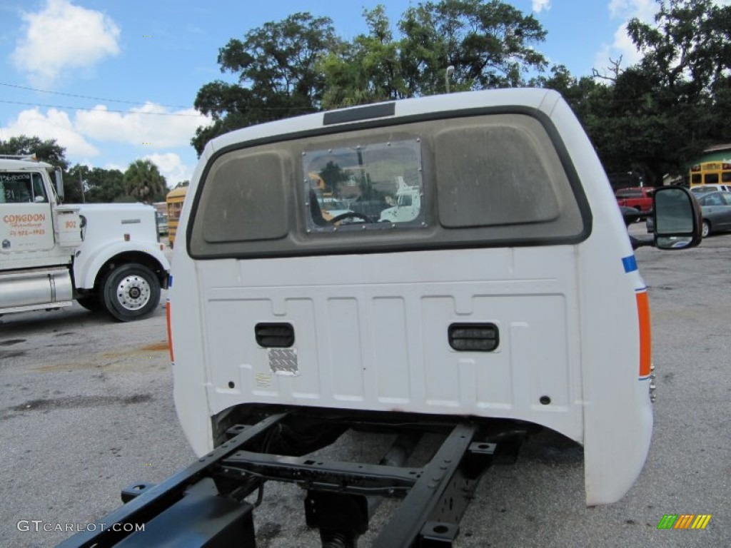 2005 F450 Super Duty XL Regular Cab Chassis - Oxford White / Medium Flint photo #46