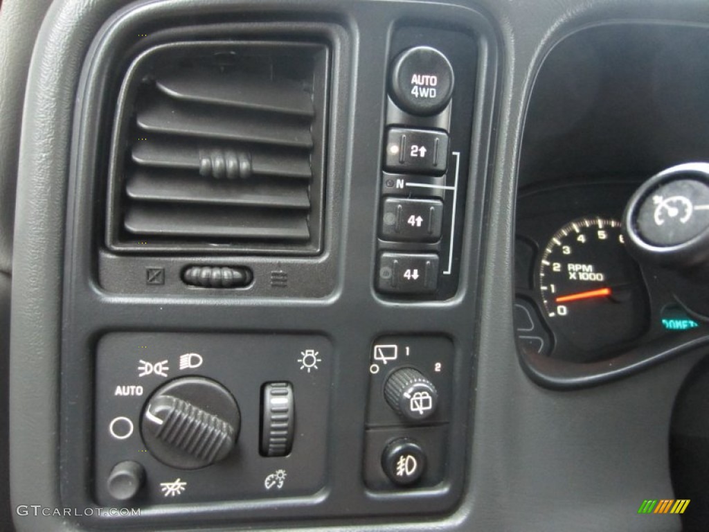 2006 Chevrolet Tahoe Z71 4x4 Controls Photo #53402006