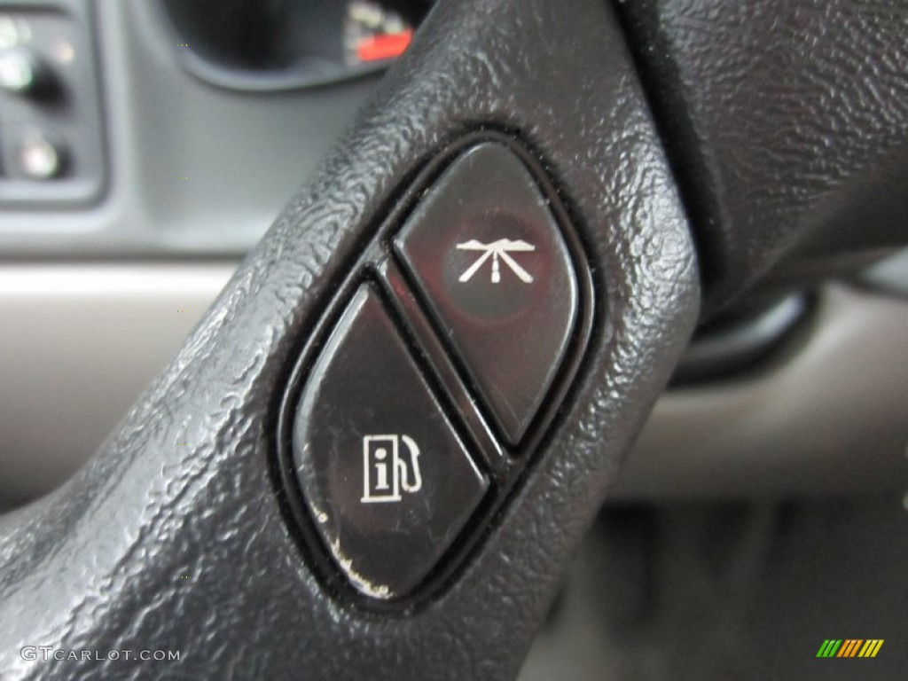 2006 Chevrolet Tahoe Z71 4x4 Controls Photo #53402030
