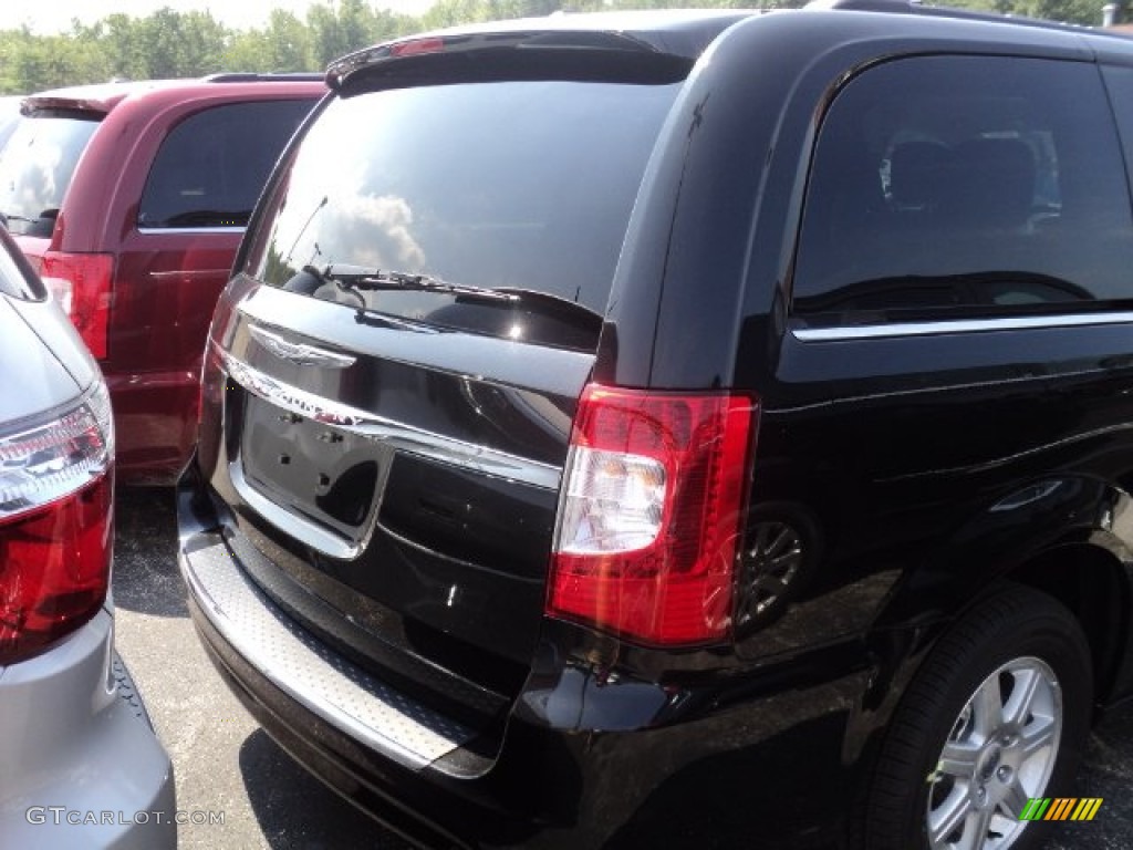 2012 Town & Country Touring - Brilliant Black Crystal Pearl / Black/Light Graystone photo #4