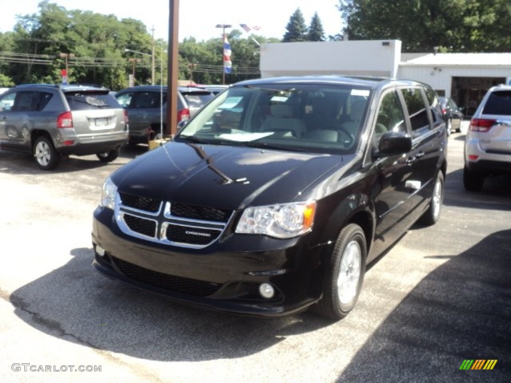 2012 Grand Caravan Crew - Brilliant Black Crystal Pearl / Black/Light Graystone photo #1