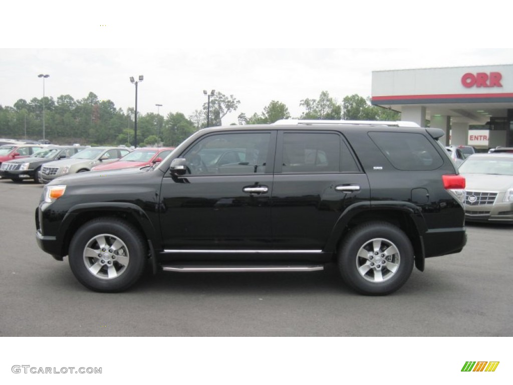 Black Toyota 4Runner