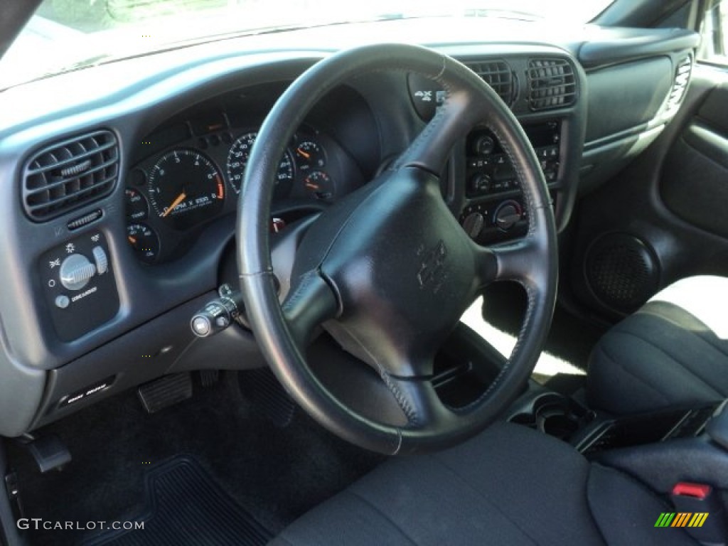 2004 Chevrolet S10 LS Crew Cab 4x4 Steering Wheel Photos