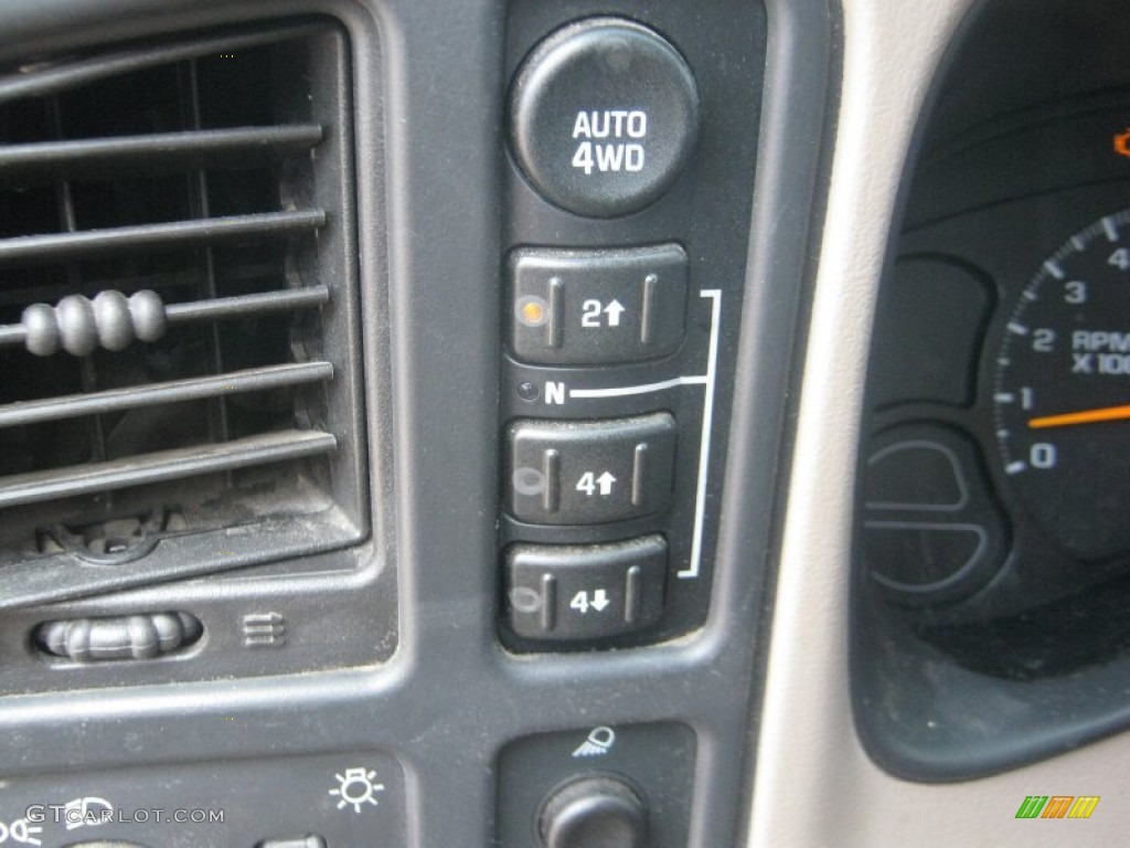 2006 Chevrolet Silverado 1500 Z71 Crew Cab 4x4 Controls Photo #53415047