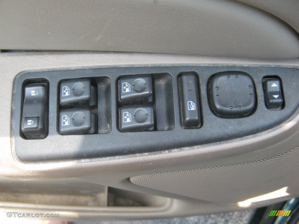 2006 Chevrolet Silverado 1500 Z71 Crew Cab 4x4 Controls Photo #53415100