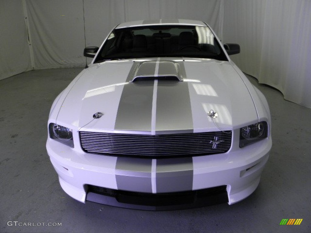 2007 Mustang Shelby GT Coupe - Performance White / Light Graphite photo #2