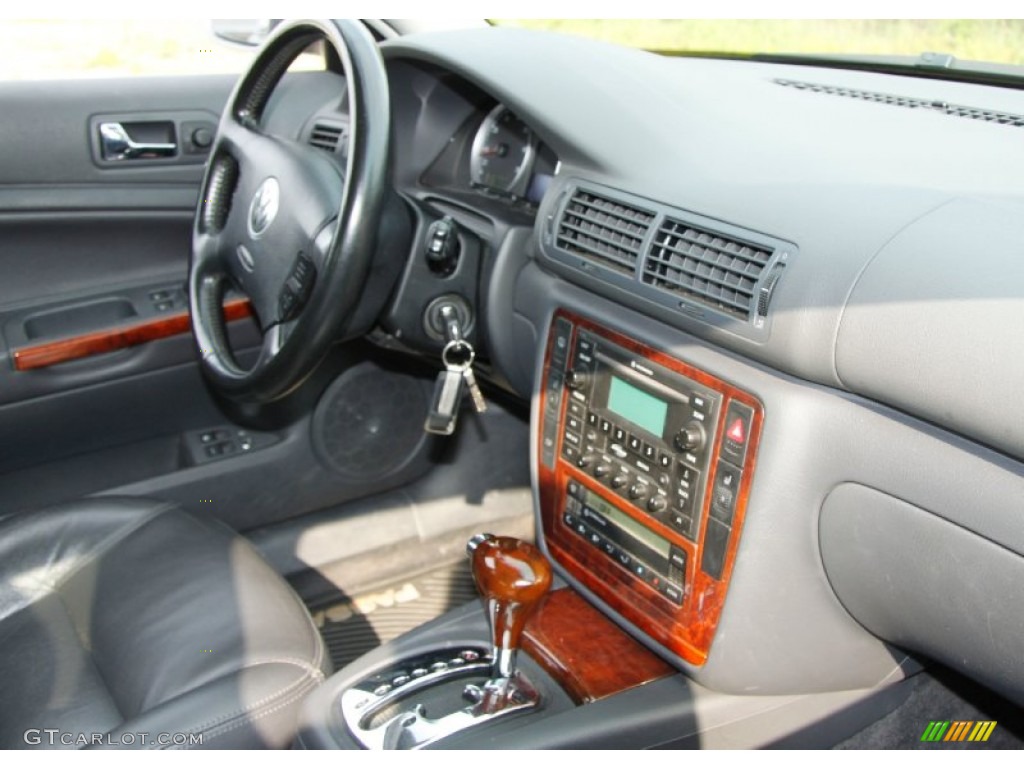 Anthracite Interior 2004 Volkswagen Passat GLX Sedan Photo #53420836
