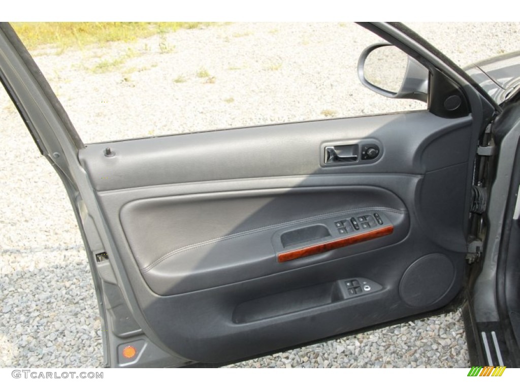 2004 Volkswagen Passat GLX Sedan Anthracite Door Panel Photo #53420971