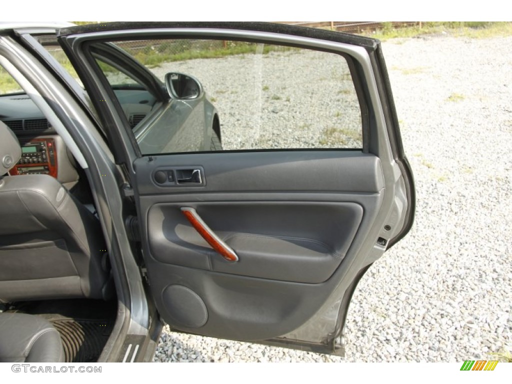 2004 Volkswagen Passat GLX Sedan Anthracite Door Panel Photo #53421004