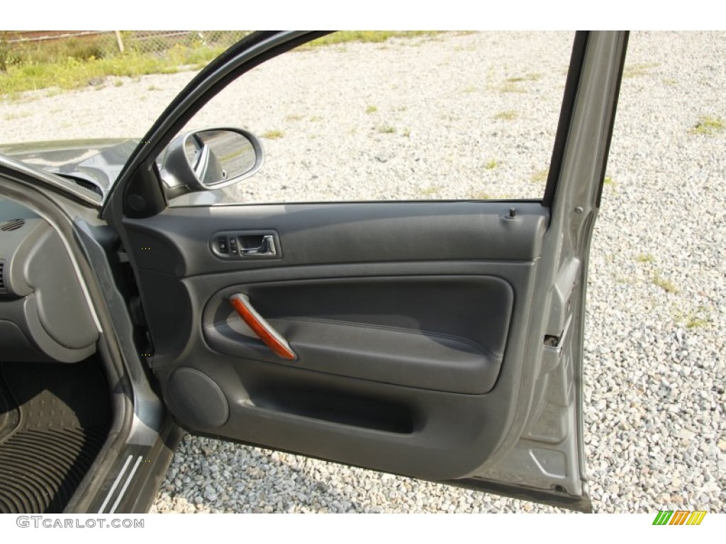 2004 Volkswagen Passat GLX Sedan Anthracite Door Panel Photo #53421017